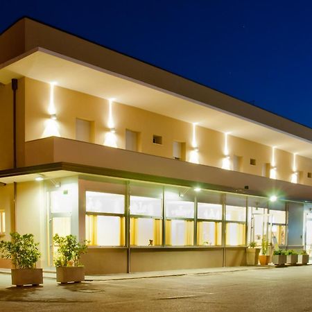Hotel Ristorante Cesare Савиньяно-суль-Рубиконе Экстерьер фото