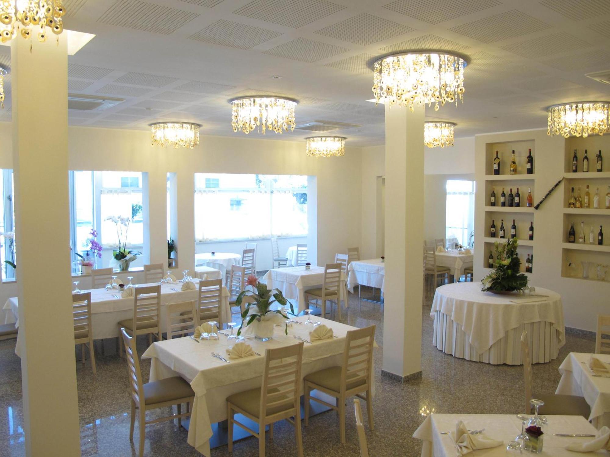 Hotel Ristorante Cesare Савиньяно-суль-Рубиконе Экстерьер фото