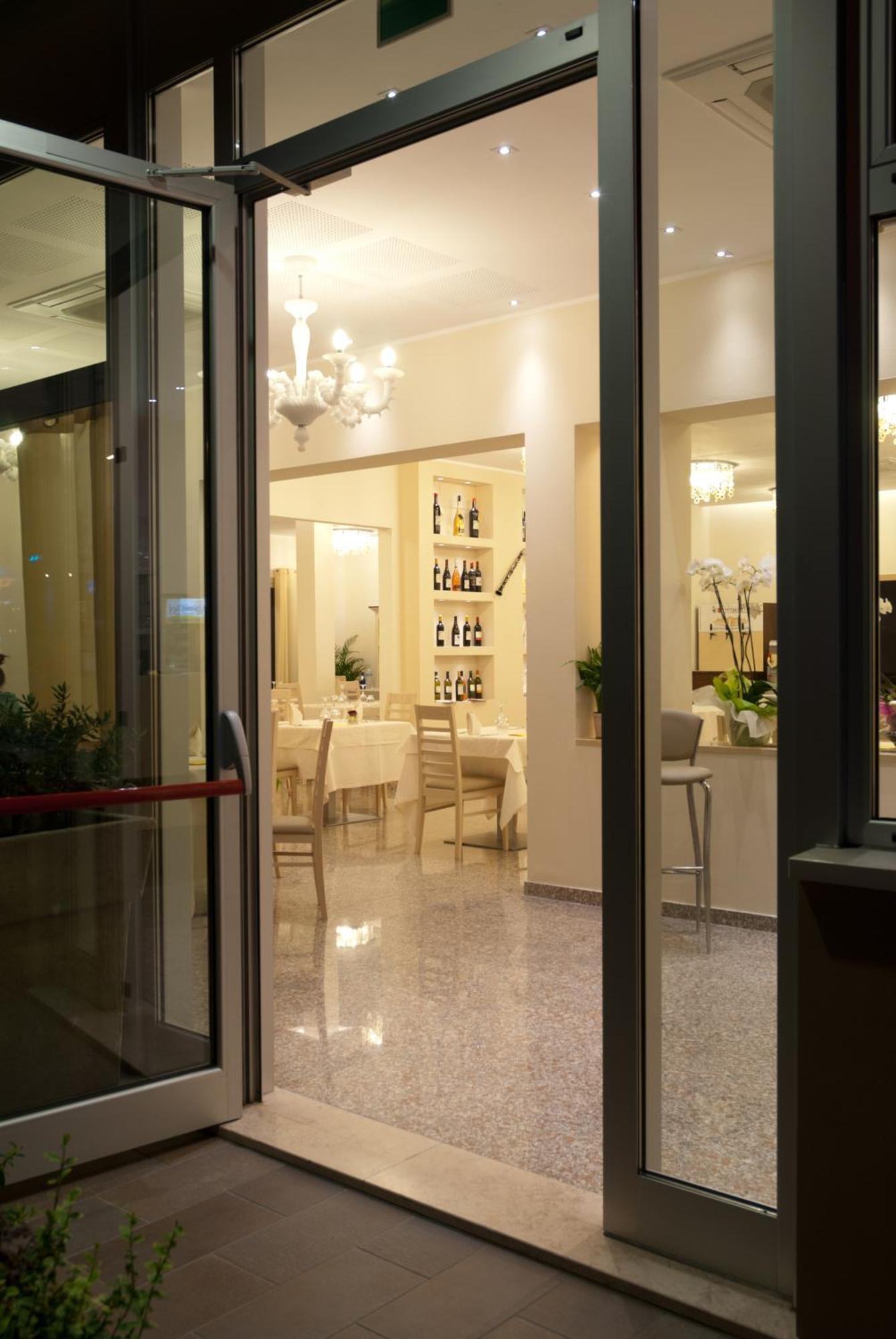 Hotel Ristorante Cesare Савиньяно-суль-Рубиконе Экстерьер фото